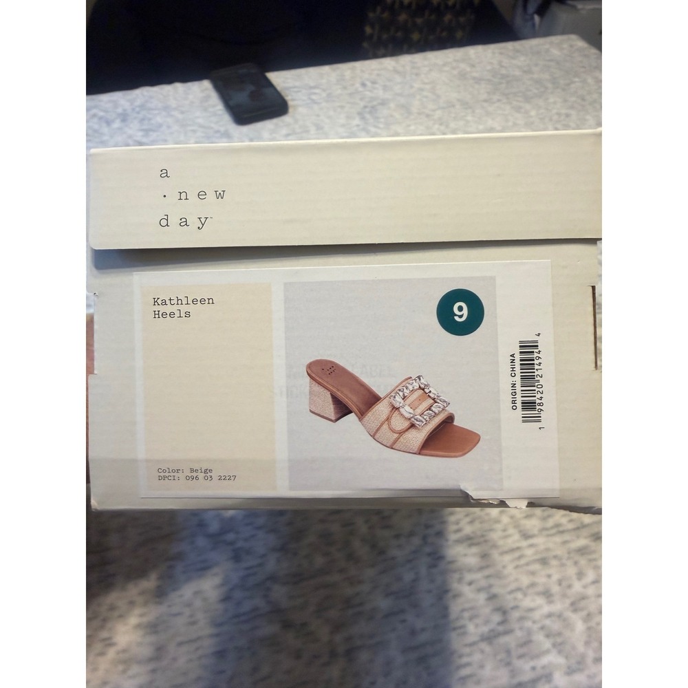 A New Day Kathleen Heels Women's Size 9 Beige Square Toe bucklr Slip On‎ Mules